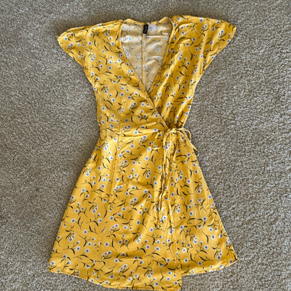 🔥5 for $10 Divided Yellow Floral Wrap Dress